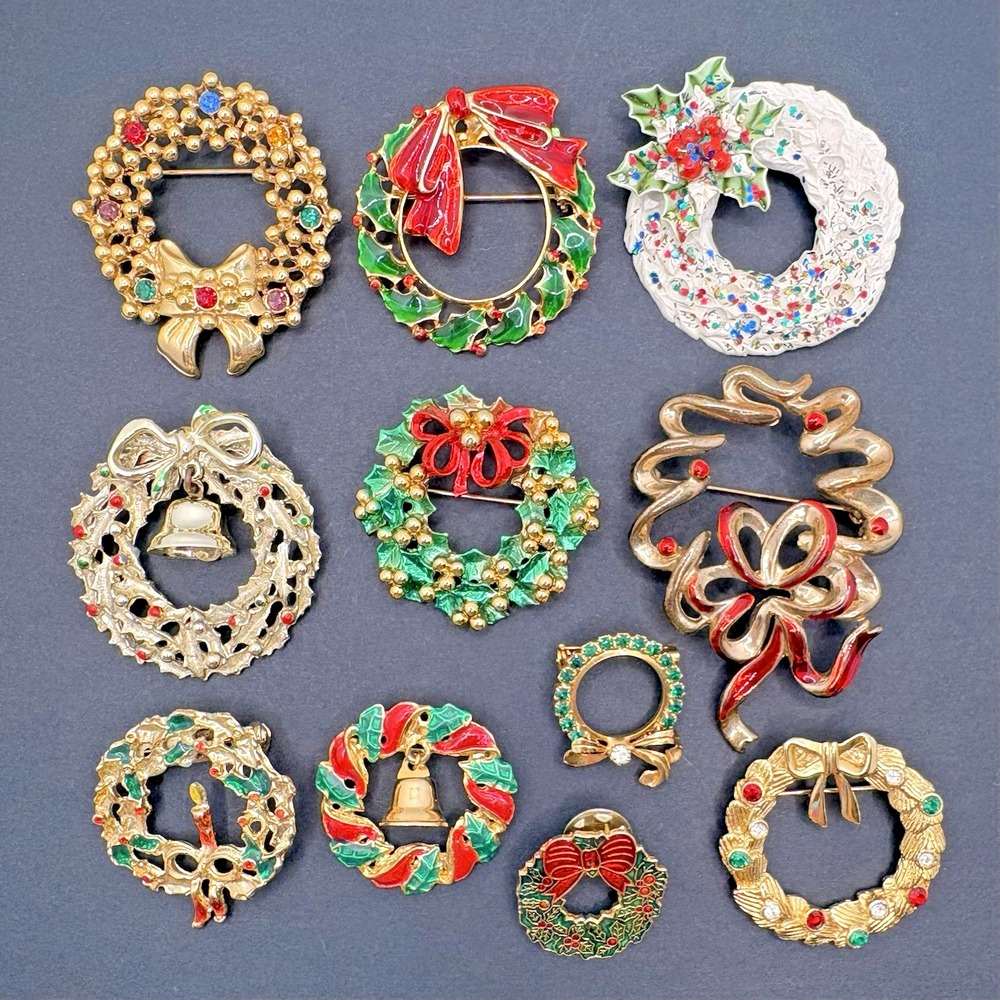 Vintage Christmas Wreaths Brooches Lot of 11 Holiday Retro Rhinestone Enamel